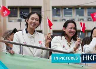 Celebrating Hong Kong Olympians: Leader Praises Heroes in Bus Parade news-21082024-192550