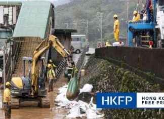 Clean-Up Operation Begins in Taiwan After Typhoon Kong-rey Leaves Two Dead news-01112024-122203