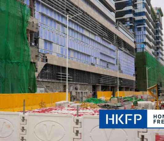 Hong Kong Government Investigates Scaffolding Collapse Injuring 11 Workers hong-kong-government-nvestigates-scaffolding-collapse-njuring-11-workers