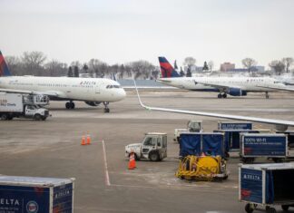 Accommodation Solutions for Stranded Passengers: Delta Flight DL275 Diverted at LAX Delta Flight DL275 diverted, DL275 LAX diversion, Delta emergency landing LAX, DL275 flight update, Delta diverted flight news, DL275 incident report, LAX airport flight diversion