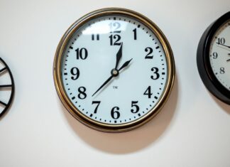 Hong Kong’s Timekeeping Tradition: The Resurgence of Wall Clocks in Homes Hong Kong's Timekeeping Tradition: The Revival of Wall Clocks in Households